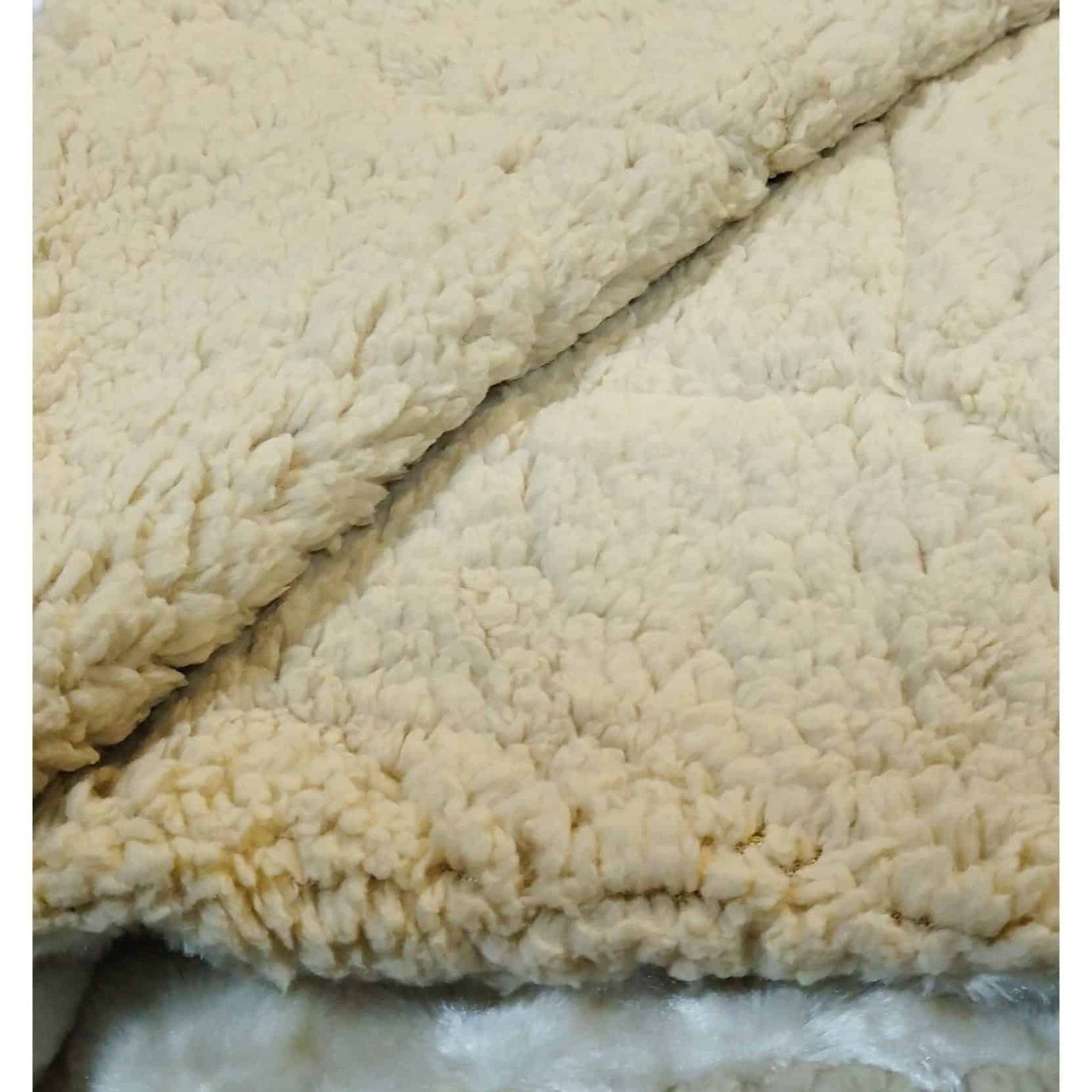 Manta para Sofá y Cama Sherpa con Visón en Marfil: Calidez, Comodidad y Estilo Decorativo. - Imagen 3