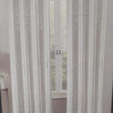 Cortina Opaca Estampada en Blanco  con Plata Suave Salón Dormitorio con 8 Ojales de Acero Paquete 1 Piezas de 140x260cm.