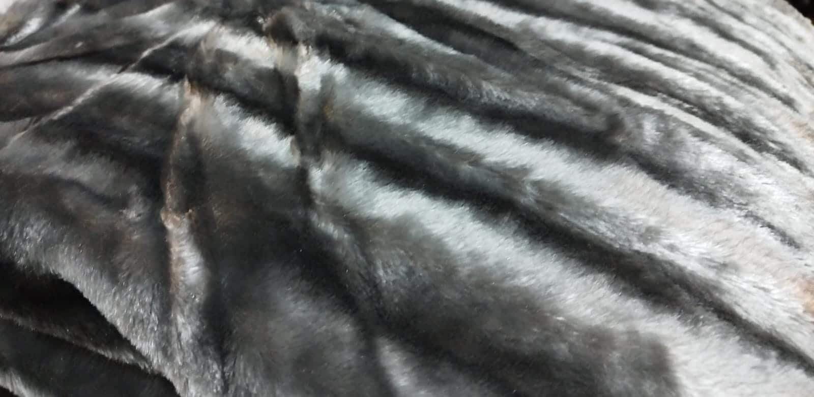 Manta para Sofá y Cama Sherpa con Visón en Gris: Calidez, Comodidad y Estilo Decorativo. - Imagen 7