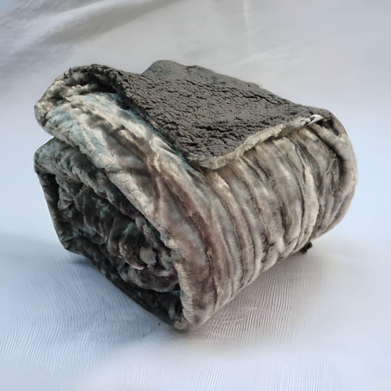 Manta para Sofá y Cama Sherpa con Visón en Gris: Calidez, Comodidad y Estilo Decorativo. - Imagen 8