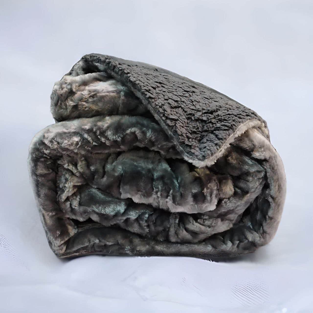Manta para Sofá y Cama Sherpa con Visón en Gris: Calidez, Comodidad y Estilo Decorativo. - Imagen 10