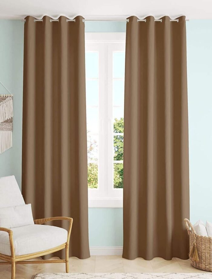 Cortina Salón, Dormitorio, diseño en Liso en Café Semi Translúcidas con 8 Ojales Medidas Paneles de 140 x 260 cm.