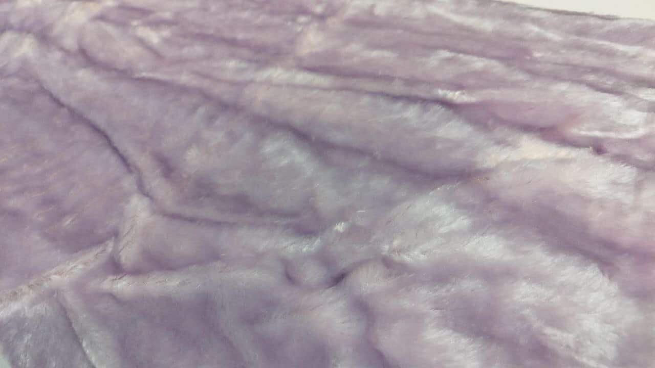 Manta para Sofá y Cama Sherpa con Visón en Lila: Calidez, Comodidad y Estilo Decorativo. - Imagen 2