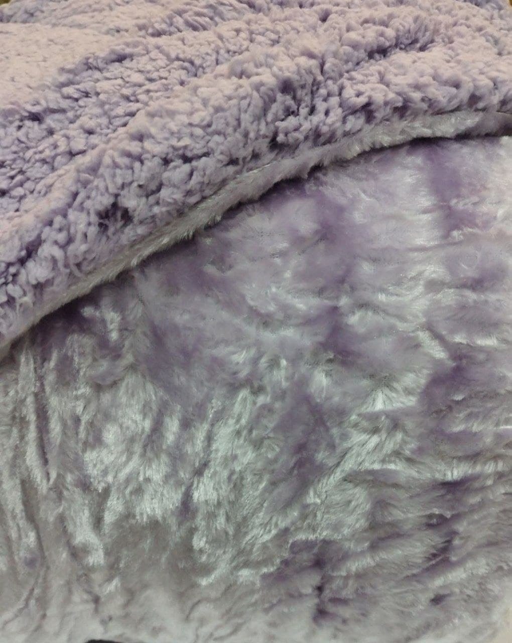 Manta para Sofá y Cama Sherpa con Visón en Lila: Calidez, Comodidad y Estilo Decorativo. - Imagen 4