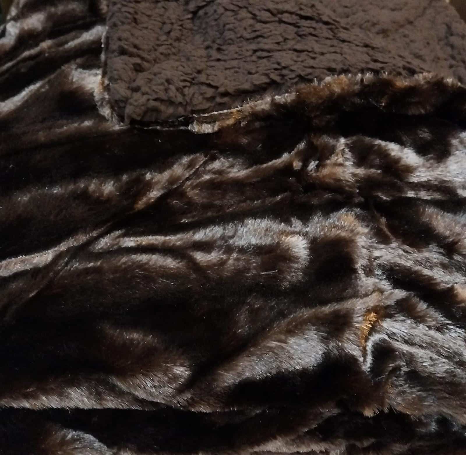 Manta para Sofá y Cama Sherpa con Visón en Marrón: Calidez, Comodidad y Estilo Decorativo. - Imagen 6