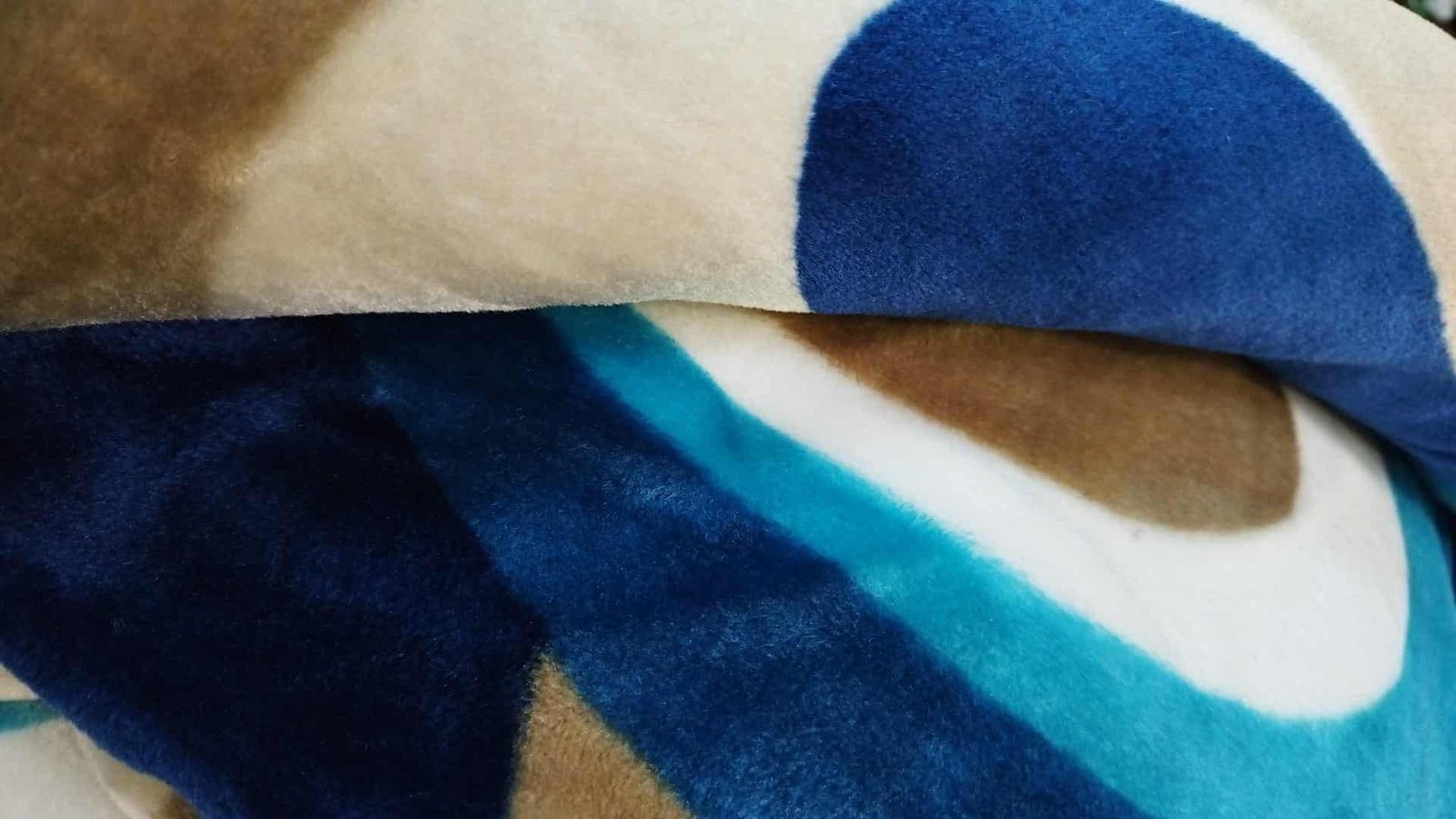 Manta Terciopelo Sofá y Cama de otoño e invierno. Manta Térmica tacto suave de 220 x 240 cm modelo 04 color Azul y Beige de 360g/m2 - Imagen 3