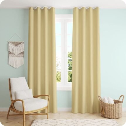 Cortina Salón, Dormitorio, diseño en Liso en crema Semi Translúcidas con 8 Ojales Medidas Paneles de 140 x 260 cm.