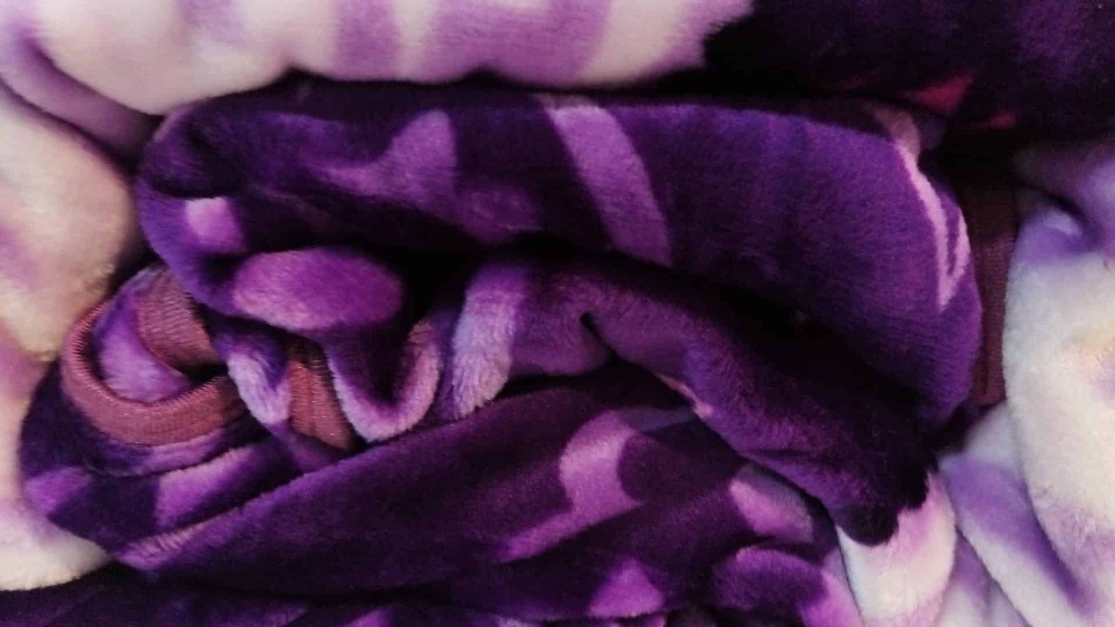 Manta Terciopelo Sofá y Cama de otoño e invierno, Térmica tacto suave de 220 x 240 cm modelo 08 Morado y Lila de 360g/m2 - Imagen 6