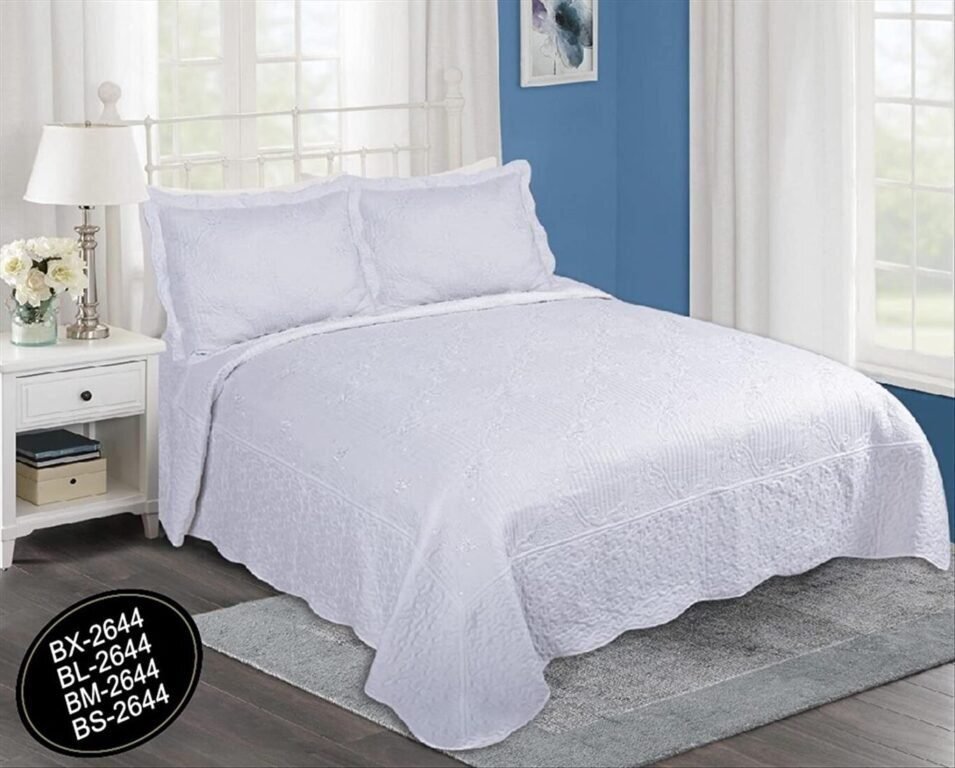 Colcha bouti, color Blanca, Bordada en relieve, modelo (B-2602) con fundas de cojin 50-x-70cm. - Imagen 2