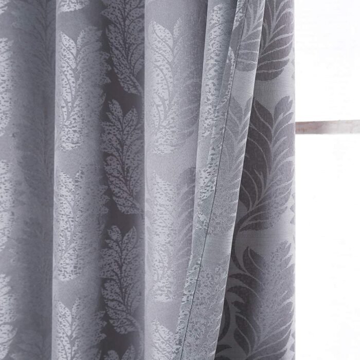 Cortina de tela semi opacas satén labrado para ventana , salón, dormitorio, Sala, modelo hojas en color Gris, con 8 ojales de acero. - Imagen 2