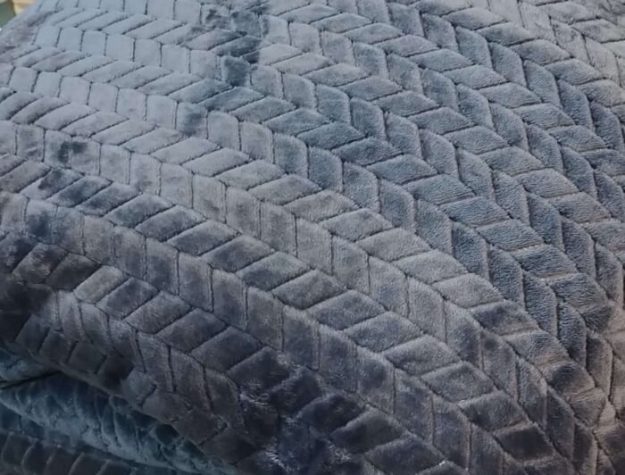 Edredón Sherpa Nórdico Gris Oscuro Jacquard Waves: Sedalina Tacto Peluche, Sherpa Interior, 600grs Gramaje, 260cm Largo + Fundas Almohadas Regalo 50x70cm. - Imagen 2