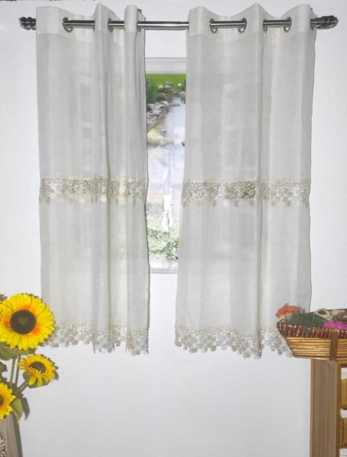 Cortinas de cocina, cortas en Blanco con cenefa clásica de las de toda la vida, máxima calidad , Sala ,baños, dormitorios,  varios anchos desde 100cm hasta 140cm.