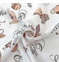 Visillo corto estampado para ventana de cocina
