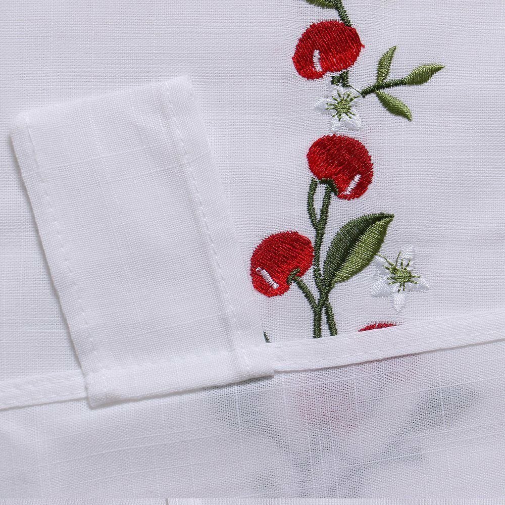 Detalle del bordado rojo floral sobre tejido blanco