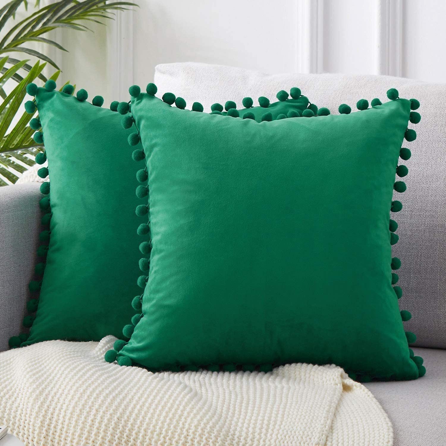Fundas cojines terciopelo con Pompo decorativa para sofá cama sala de esta color verde. - Imagen 5