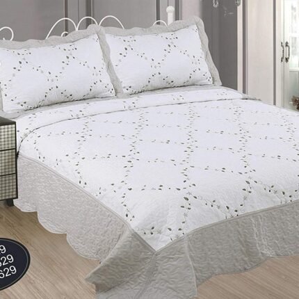 Colcha Boutí Cosida y Bordada, (H-2629), color Beige claro con fundas de cojin 50-x-70cm.