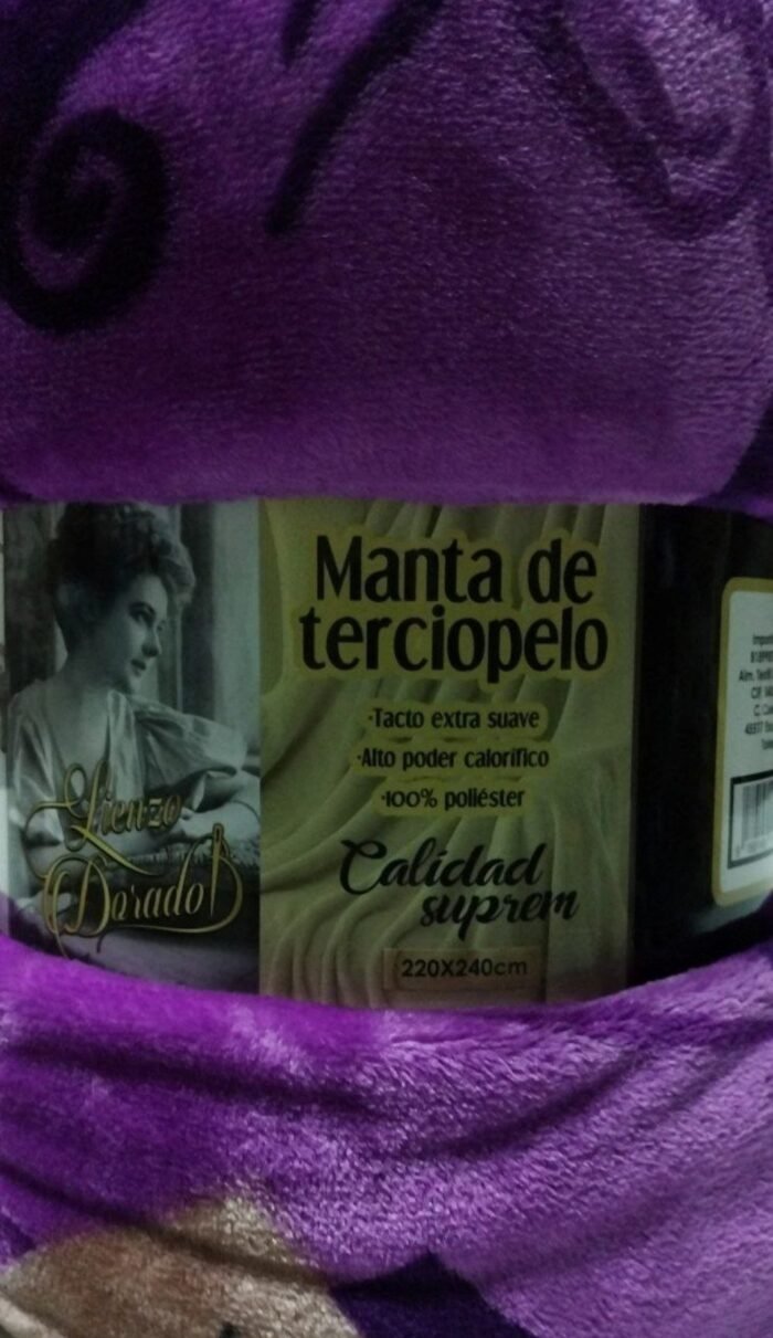 Manta sofá de Terciopelo de Poliéster 220 x 240 cm-Pluma en Morado - El Lujo y Confort que Necesitas para Camas de 135 y 150 cm - Imagen 7