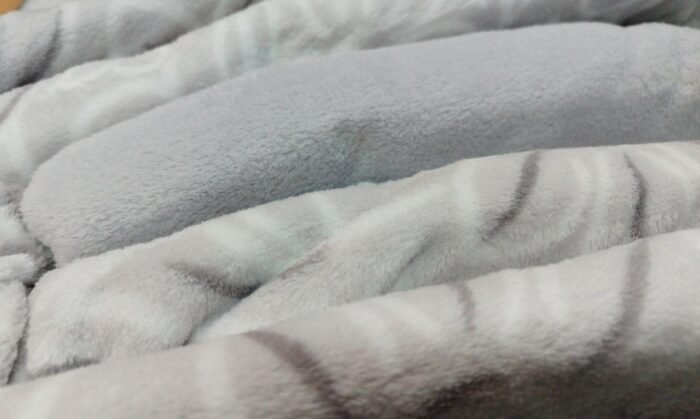 Sábanas de Coralina Térmica Premium - 220 Gramos de Invierno, Doble Perchado - MOD ESTEVO GRIS - Válidas 190/200cm + 30cm - Confort Antiestrés- Serie Oro. - Imagen 9
