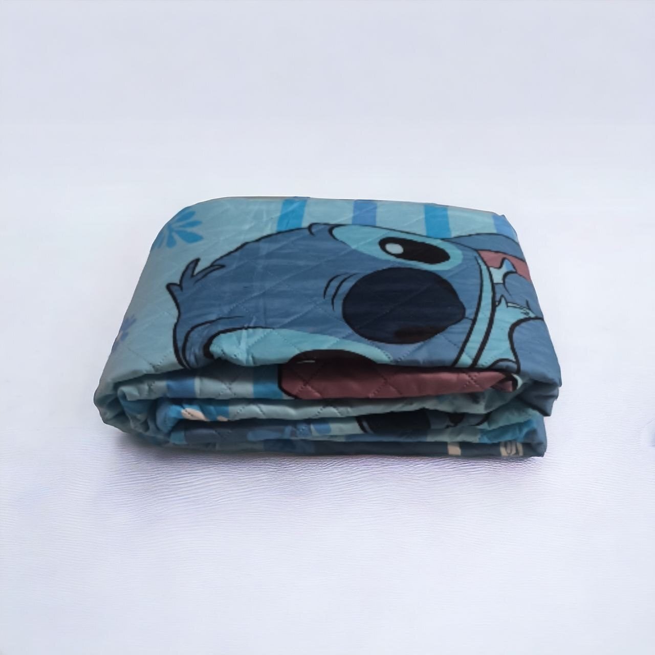 Colcha Stitch Alegre en Azul - Comodidad y Diversión de Disney para el Descanso Nocturno-Cama de 80/90 cm. - Envío Gratis en Mercatienda.es - Imagen 4