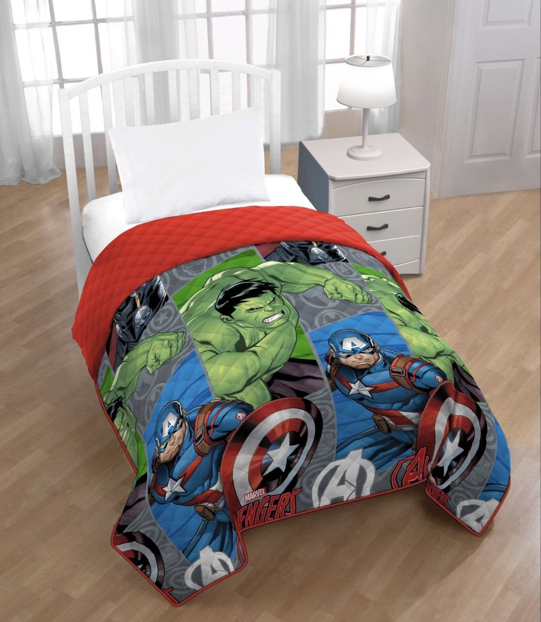 Colcha Superhéroes en Acción -Sumérgete en el mundo de Marvel con esta colcha de superhéroes, ideal para los defensores del estilo y confort en el descanso - Envío Gratis en Mercatienda.es
