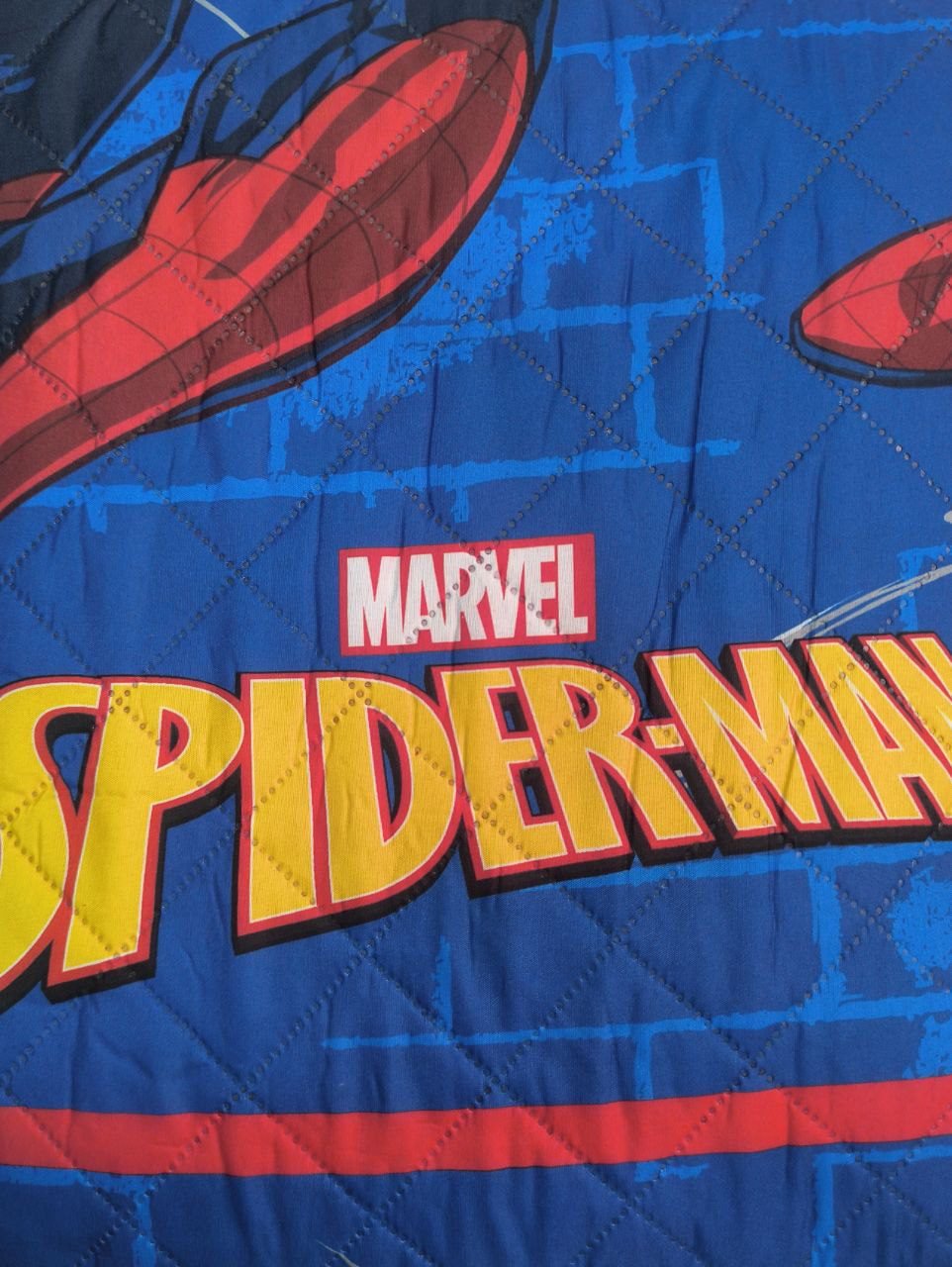 Colcha Spider-Man - El trepa muros favorito de Marvel se balancea en esta colcha dinámica, perfecta para proteger tus sueños y decorar con acción.- Envío Gratis en Mercatienda.es - Imagen 5