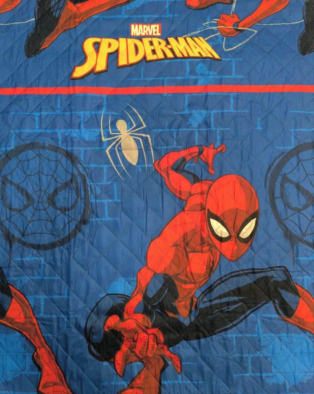 Colcha Spider-Man - El trepa muros favorito de Marvel se balancea en esta colcha dinámica, perfecta para proteger tus sueños y decorar con acción.- Envío Gratis en Mercatienda.es - Imagen 6