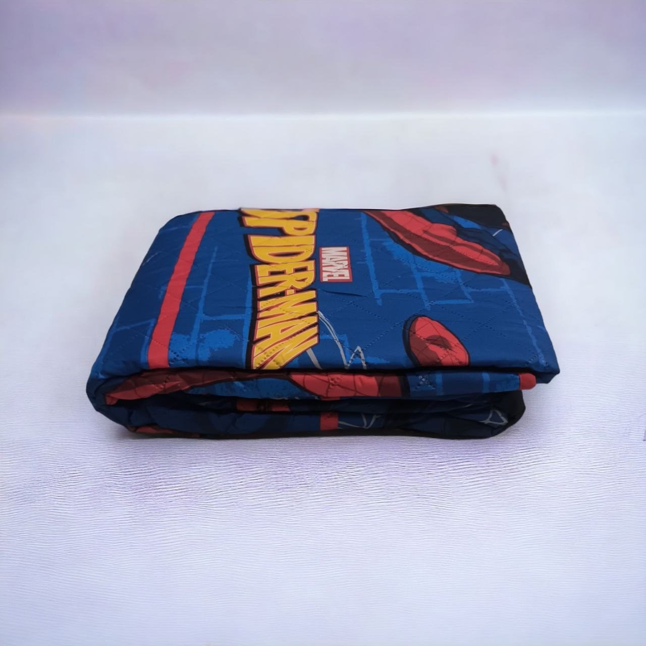 Colcha Spider-Man - El trepa muros favorito de Marvel se balancea en esta colcha dinámica, perfecta para proteger tus sueños y decorar con acción.- Envío Gratis en Mercatienda.es - Imagen 4