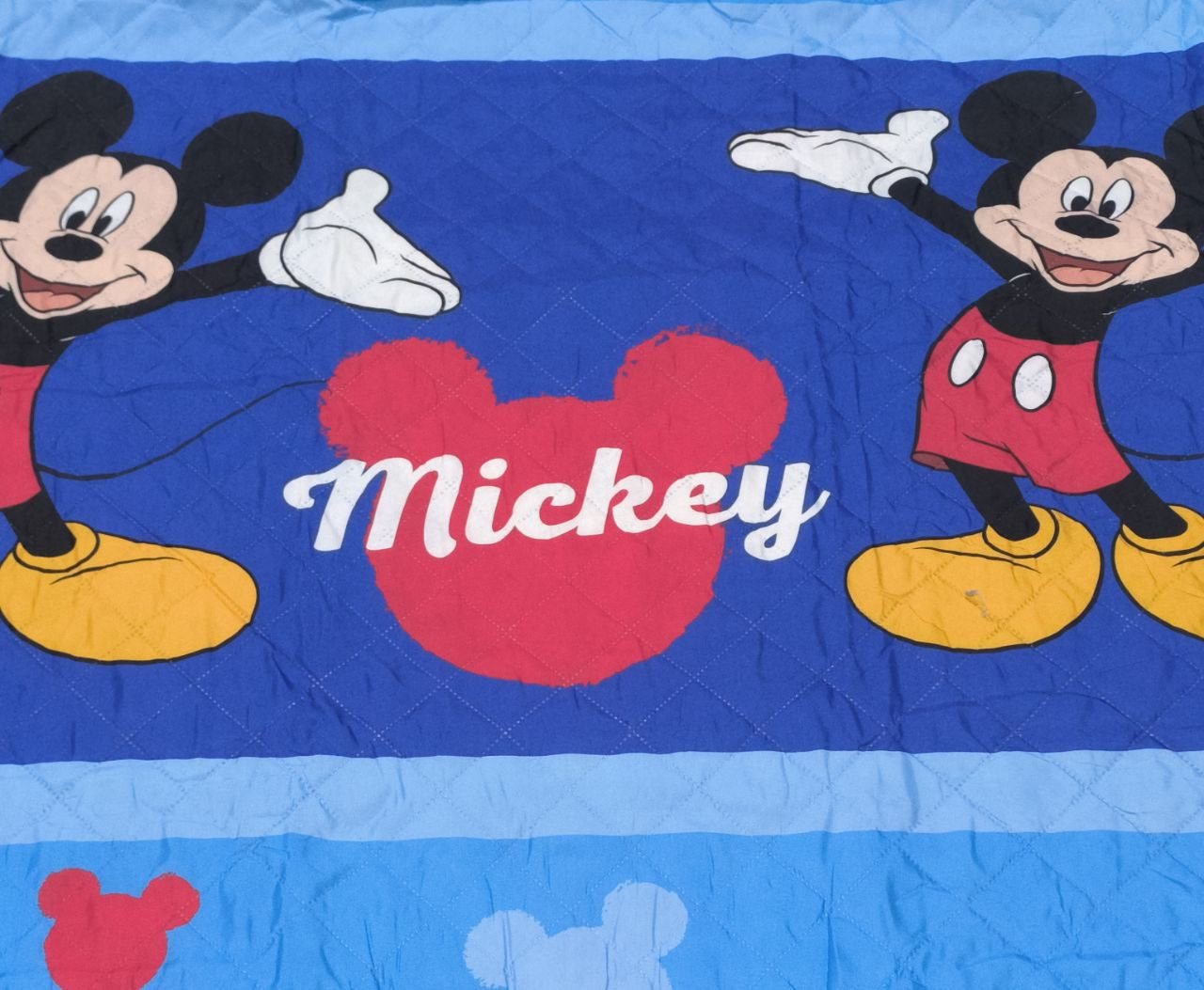 Colcha Mickey Mouse Aventuras - Revive la magia de Disney con esta colcha de Mickey Mouse, un añadido alegre y colorido a cualquier habitación infantil.- Envío Gratis en Mercatienda.es - Imagen 7
