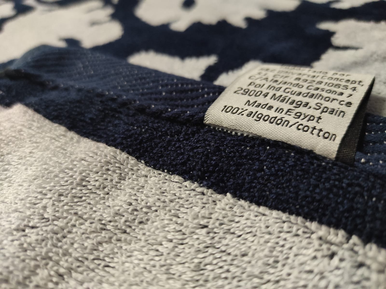 Toalla de Lujo de Algodón Egipcio con Diseño de Piña - Perfecta para Playa y Baño - Imagen 9
