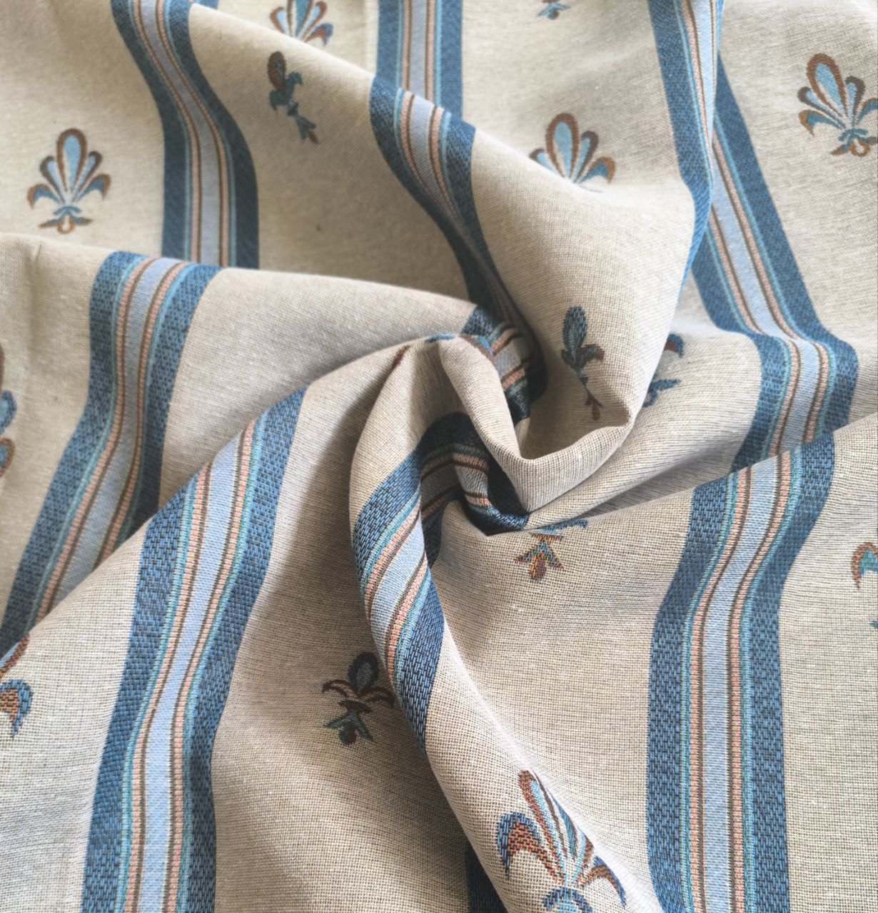 Cortina de calle Flor de Lys Azul 140×260 cm | Jacquard - Imagen 7