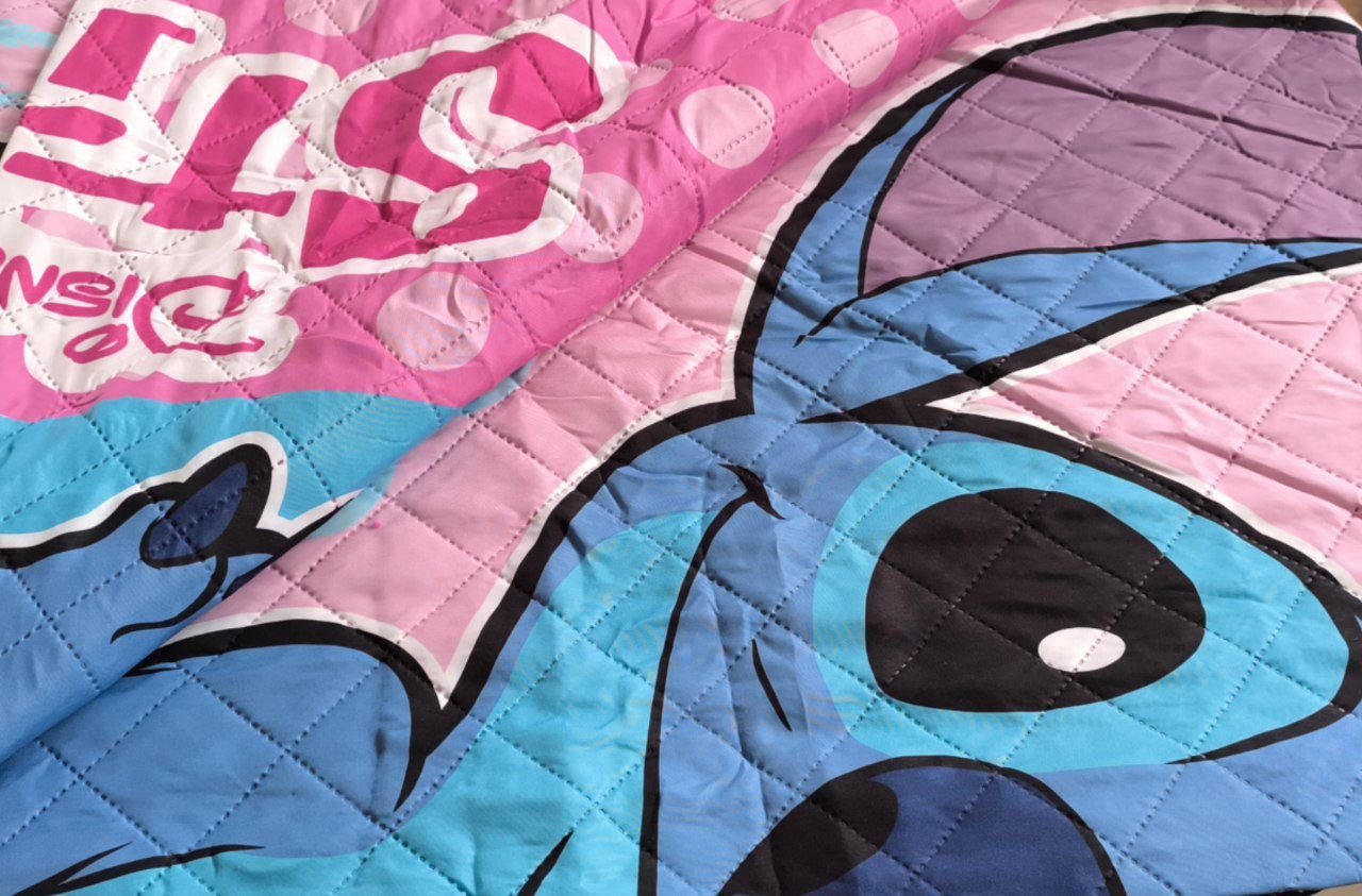 Colcha Acolchada Infantil Stitch Rosa | Ligera y Suave | Para Cama Individual - Imagen 4