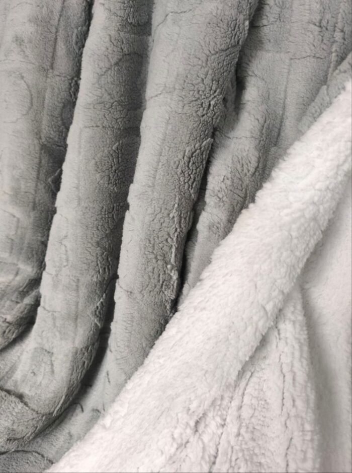 Manta de Sofá y Cama Corazones en Color Gris Claro – Sedalina Suave con Sherpa, Calidez Garantizada- Mercatienda.es - Imagen 6