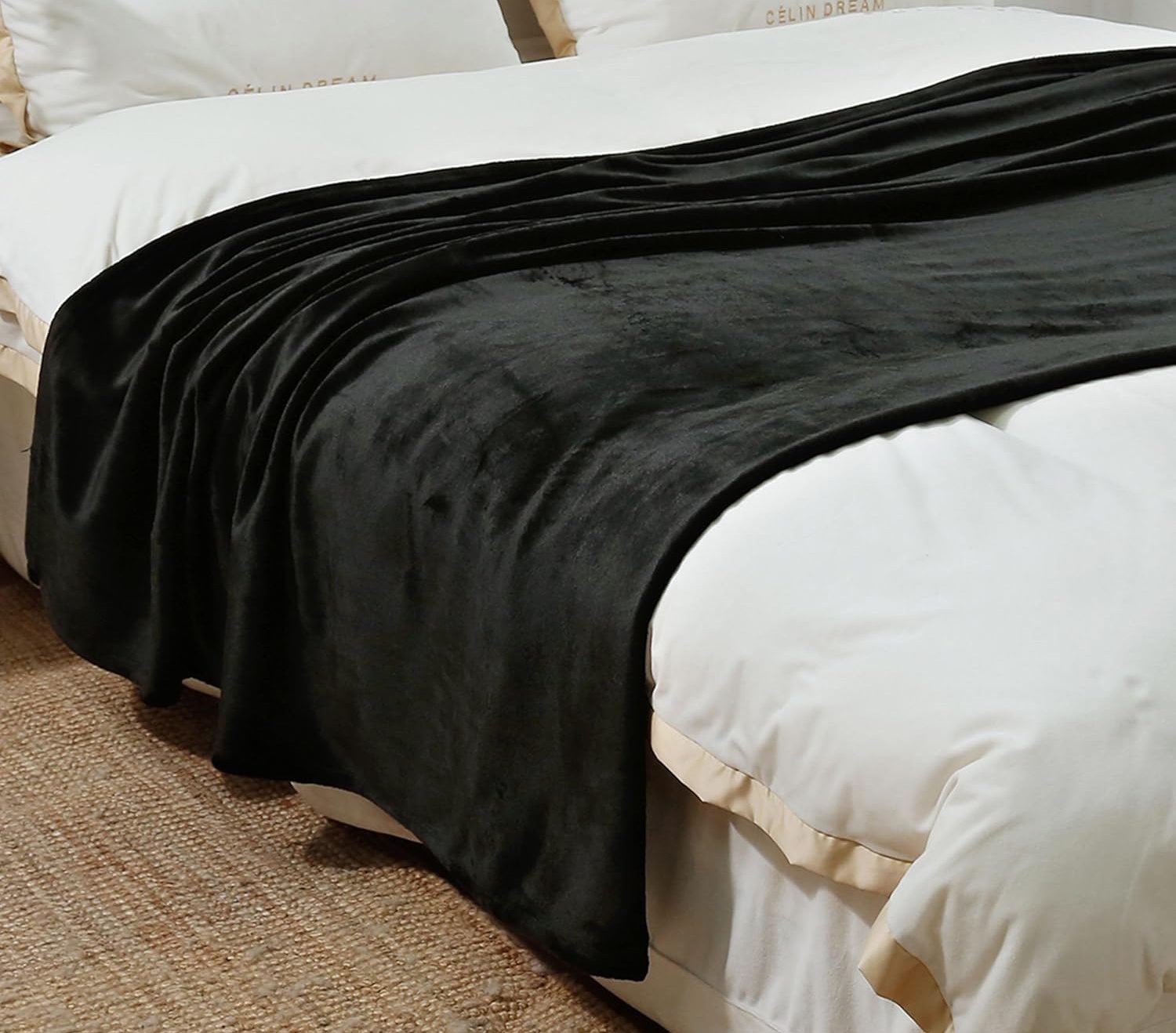 Manta Sofá, Cama y Viaje en Negro , tienes 3 tamaños Ultra suave, micro seda, No suelta pelo. - Imagen 3
