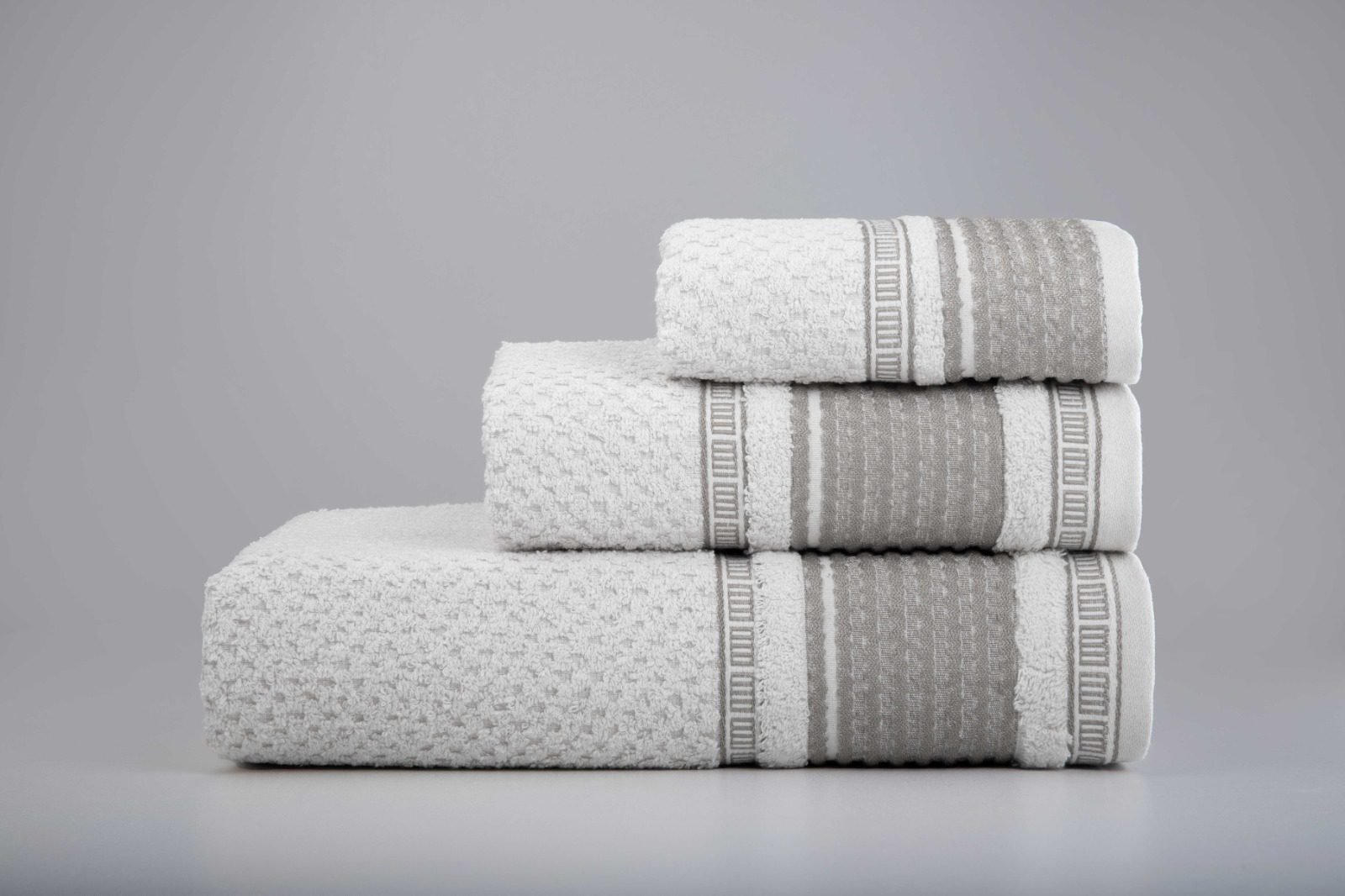 Juegos Toallas de baño algodón Portugués 600g de alta calidad set 3 - Lille en Blanco con Gris gruesas y duraderas | Mercatienda.es - Imagen 2