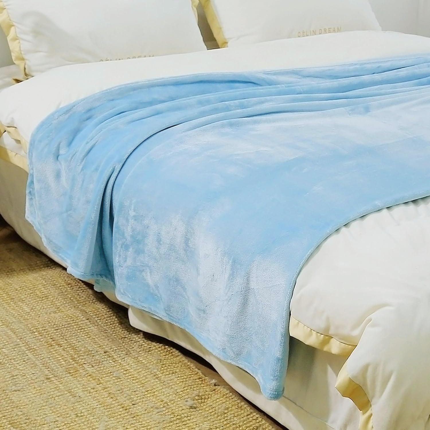 Manta Sofá, Cama y Viaje en Azul claro , tienes 3 tamaños Ultra suave, micro seda, No suelta pelo. - Imagen 3