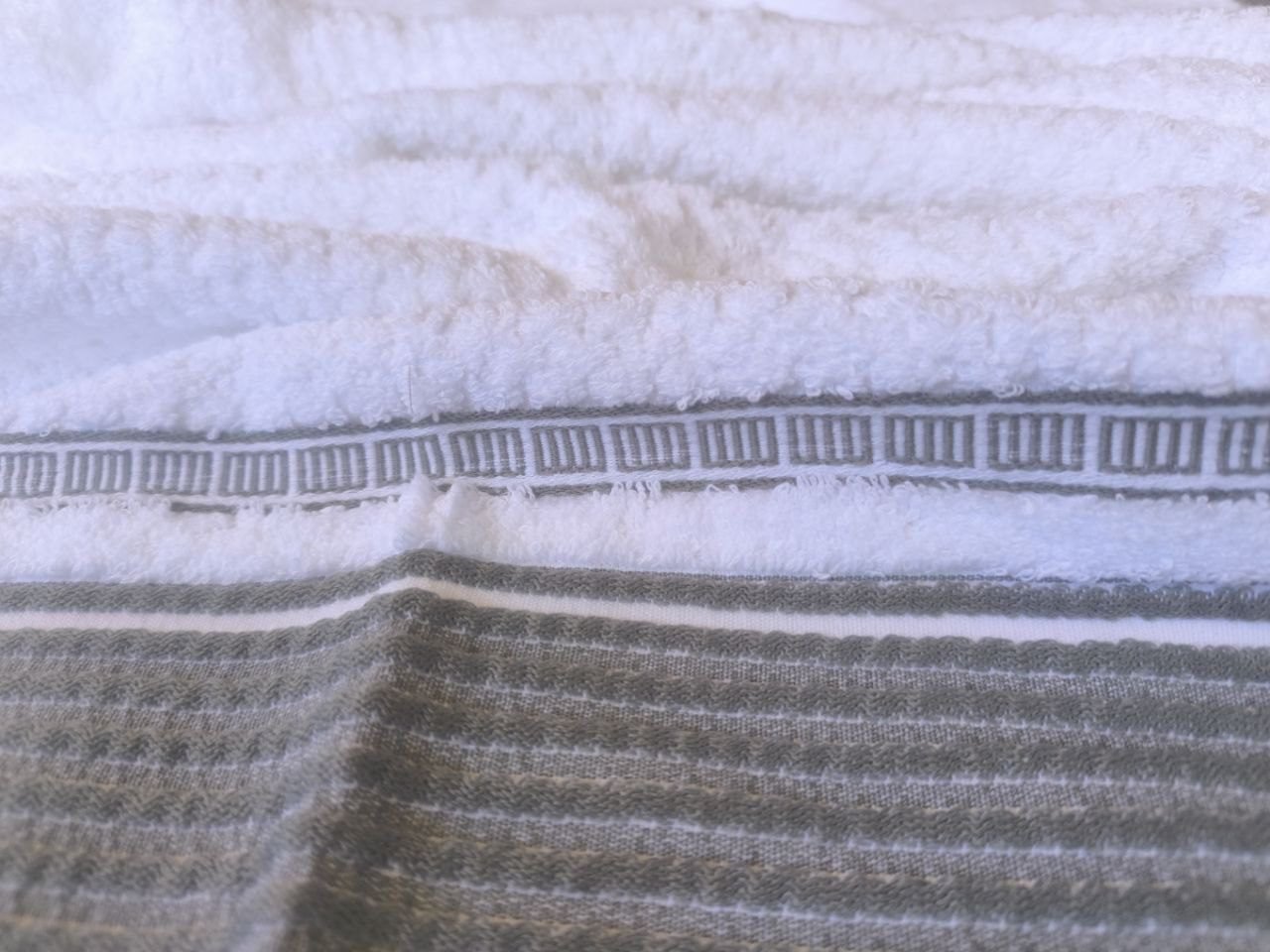 Juegos Toallas de baño algodón Portugués 600g de alta calidad set 3 - Lille en Blanco con Gris gruesas y duraderas | Mercatienda.es - Imagen 4