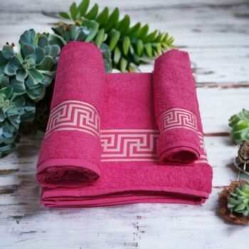 Juego de Toallas Valdivia Fucsia: Algodón Portugués de Lujo, 500g de Gramaje, Absorbente y Elegante para Transformar tu Baño.