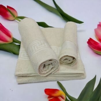 Juego de Toallas baño Beis, Valdivia: Algodón Portugués de Lujo, 500g de Gramaje, Absorbente y Elegante para Transformar tu Baño.