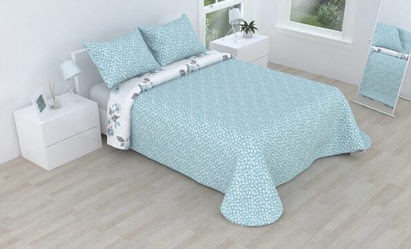 Colcha bouti marca Victorio & Lucchino cosida reversible cubre cama con Fundas 50x70 cm modelo Vera Color Celeste para primavera / verano / otoño