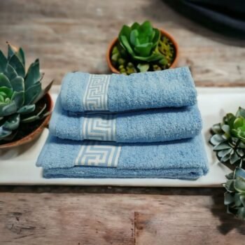 Juego de Toallas Valdivia Azul: Algodón Portugués de Lujo, 500g de Gramaje, Absorbente y Elegante para Transformar tu Baño.
