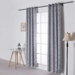 Cortina de tela semi opacas satén labrado para ventana , salón, dormitorio, Sala, modelo hojas en color Gris, con 8 ojales de acero.