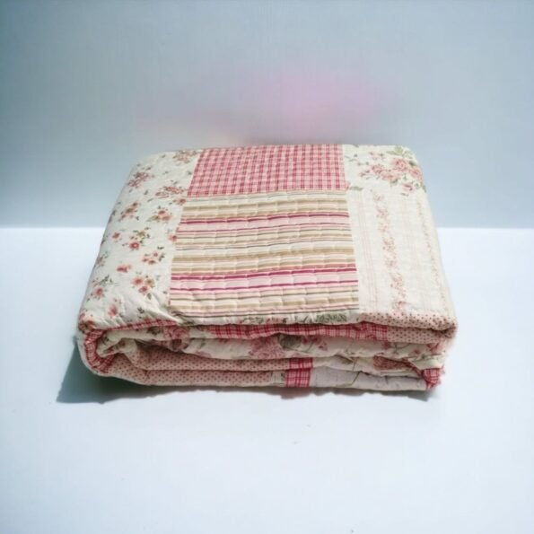 Colcha bouti estampada en tonos rosas y tamaño 240 x 260cm: Estilo y calidad para tu dormitorio