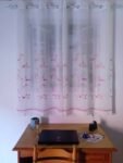 Cortinas cortas bordado en rosa y amarillo ventana visillos translucida de habitación, cocina y baño con Ojales Plateados Colección,2022.