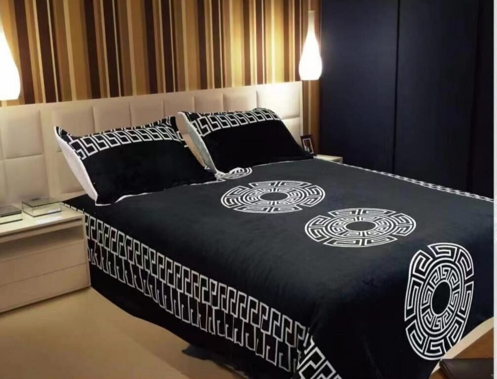 Edredón de Invierno Negro: Tacto Peluche y Sherpa Caliente para Noches Frías.