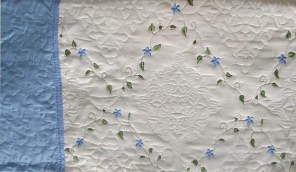 Colcha Boutí Cosida y Bordada, (L-2629) Celeste, +2 fundas cojín 50 x 70 cm.