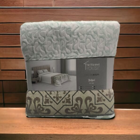 Colcha Reversible Belfast de Mercatienda.es – Elegancia Clásica en Tu Dormitorio