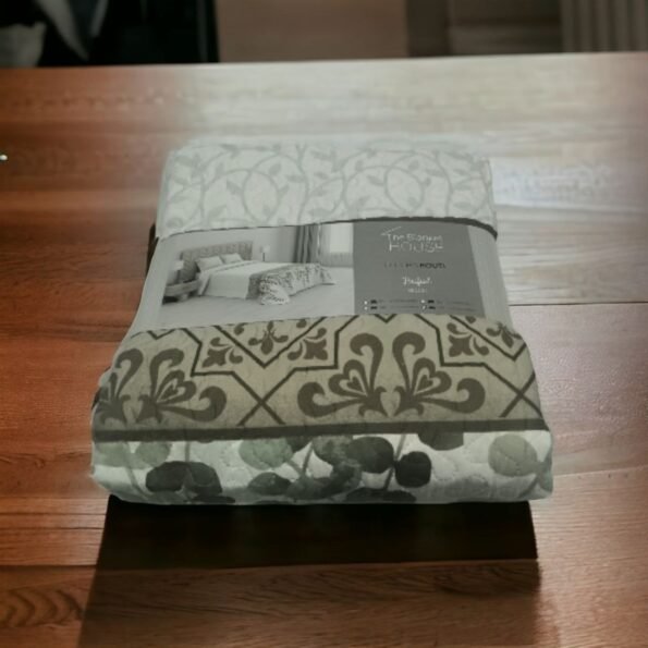 Colcha Reversible Belfast de Mercatienda.es – Elegancia Clásica en Tu Dormitorio