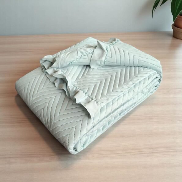 Colcha Bouti Lavada Lisa de Microfibra En Agua Suave, Ligera y Elegante para Verano.