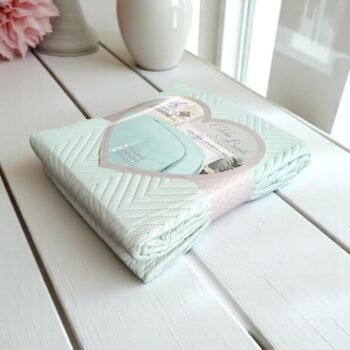 Colcha Bouti Lavada Lisa de Microfibra En Agua Suave, Ligera y Elegante para Verano.