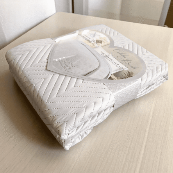 Colcha Bouti Lavada Lisa en Gris claro de Microfibra Suave, Ligera y Elegante para Verano